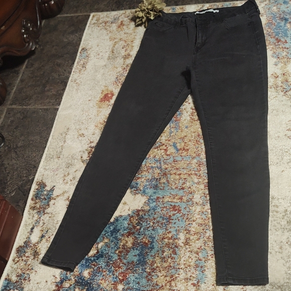Celebrity Pink Black Skinny Jeans Sleek Stretchy Mid-rise Design - Picture 1 of 11
